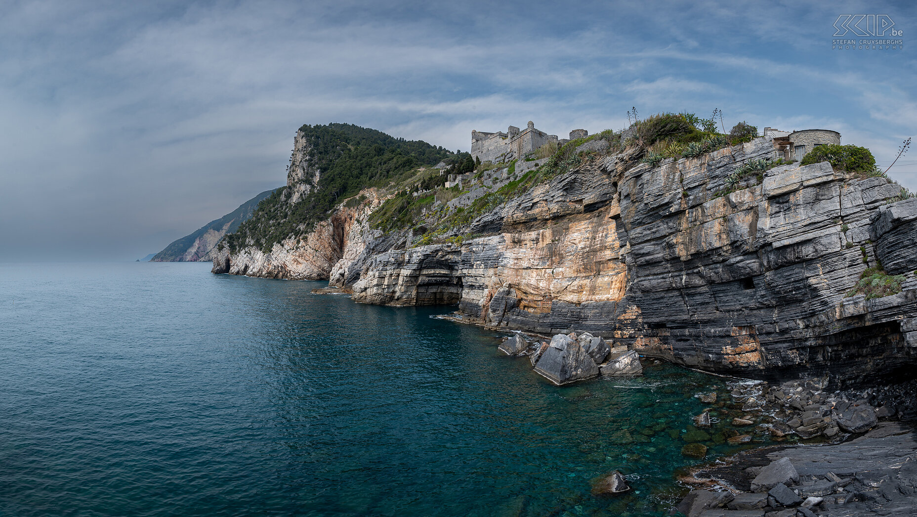 Portovenere We traveled by boat from Vernazza to Portovenere. The impressive citadel, the church on the rock, the narrow streets, the colored houses and the authentic harbor make this town one of the most romantic places on the Ligurian coast and actually also the hidden sixth pearl of the Cinque Terre. Stefan Cruysberghs